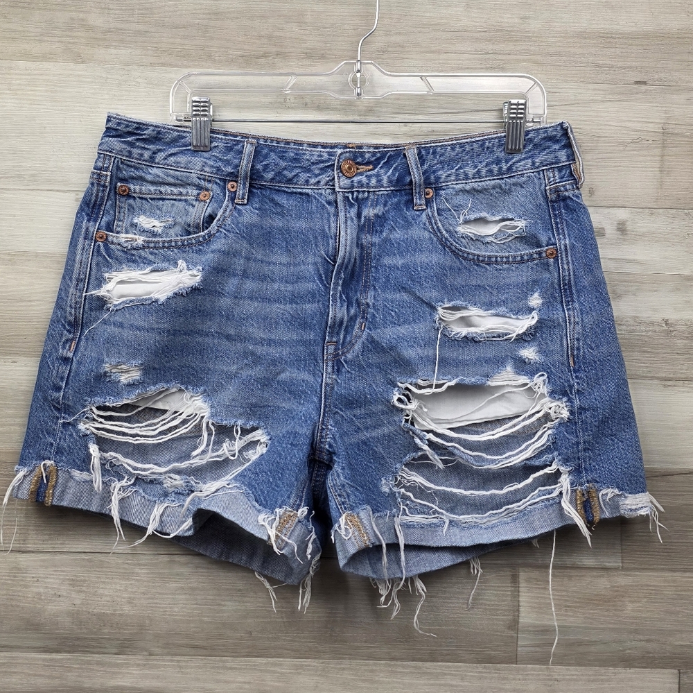 American Eagle Destroyed Medium Wash Tom Girl Shorts Womens Size 12 - Picture 14 of 15